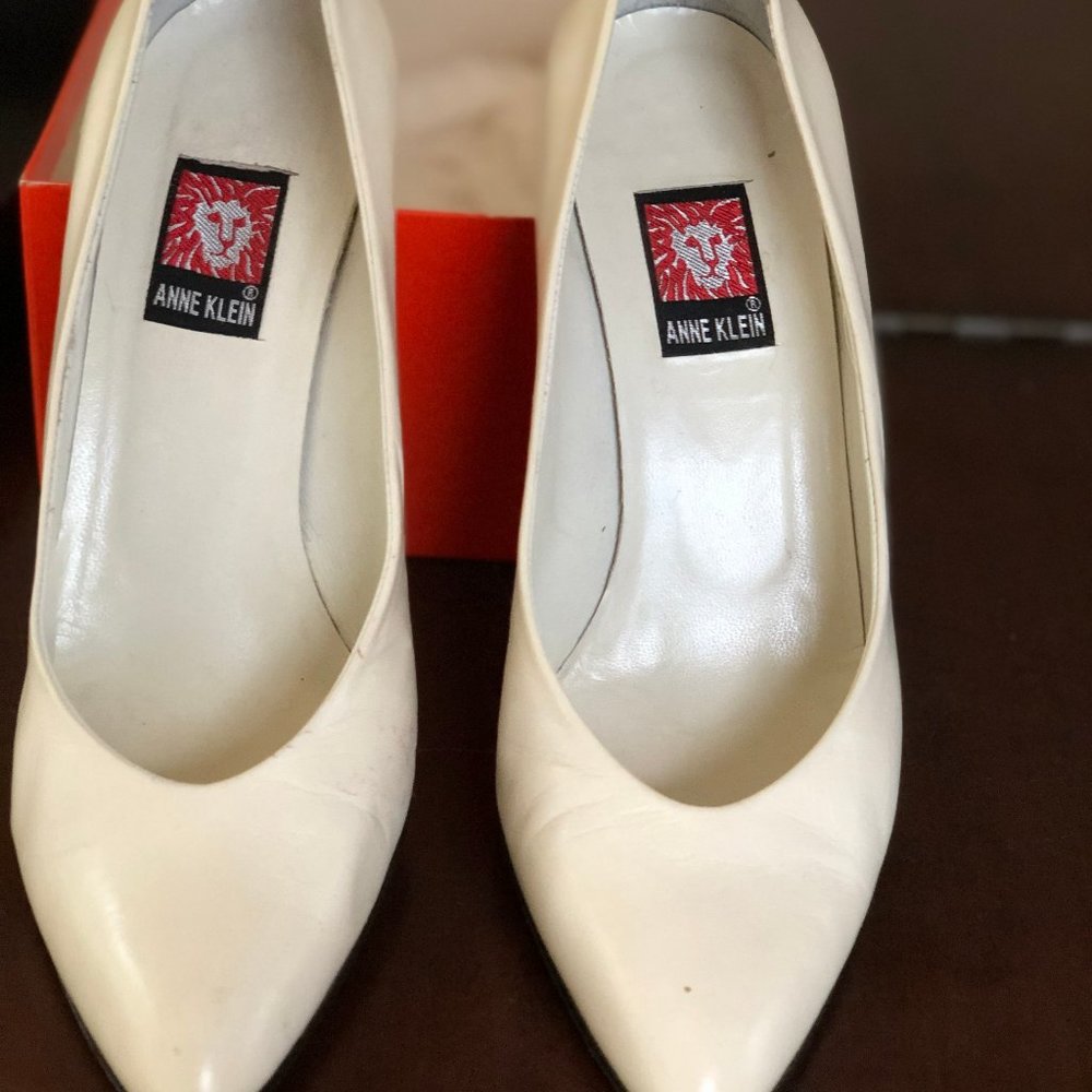 LIKE NEW 7.5 IVORY All LEATHER made in Italy